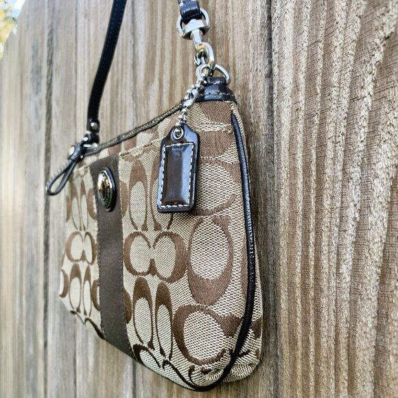 Coach Signature C Wristlet - Picture 5 of 11